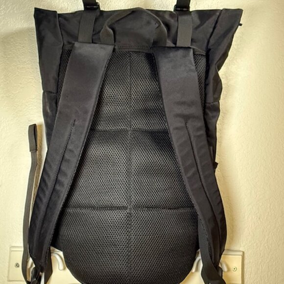 Fabletics Black Nylon Roll Top Backpack The Only Unisex Men Women - Picture 8 of 9